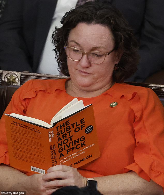 Reprezentantul, Katie Porter „este un șef furios care a abuzat rasial personalul”, spune veteranul Sasha Georgiades