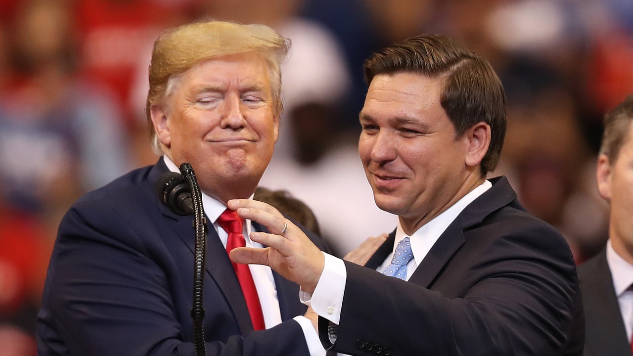 Ron DeSantis folosește Memoir pentru a ne aminti de dragostea lui nemuritoare pentru Trump