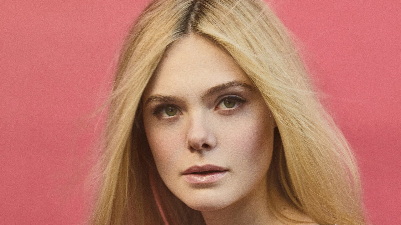 Elle Fanning pe Queenly Makeup, de la Blush din „The Great” la Vivienne Westwood în rolul Muzei
