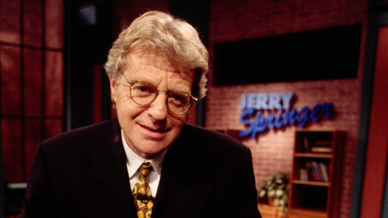 Jerry Springer, controversat și emblematic prezentator al talk-show-ului, a murit la 79 de ani