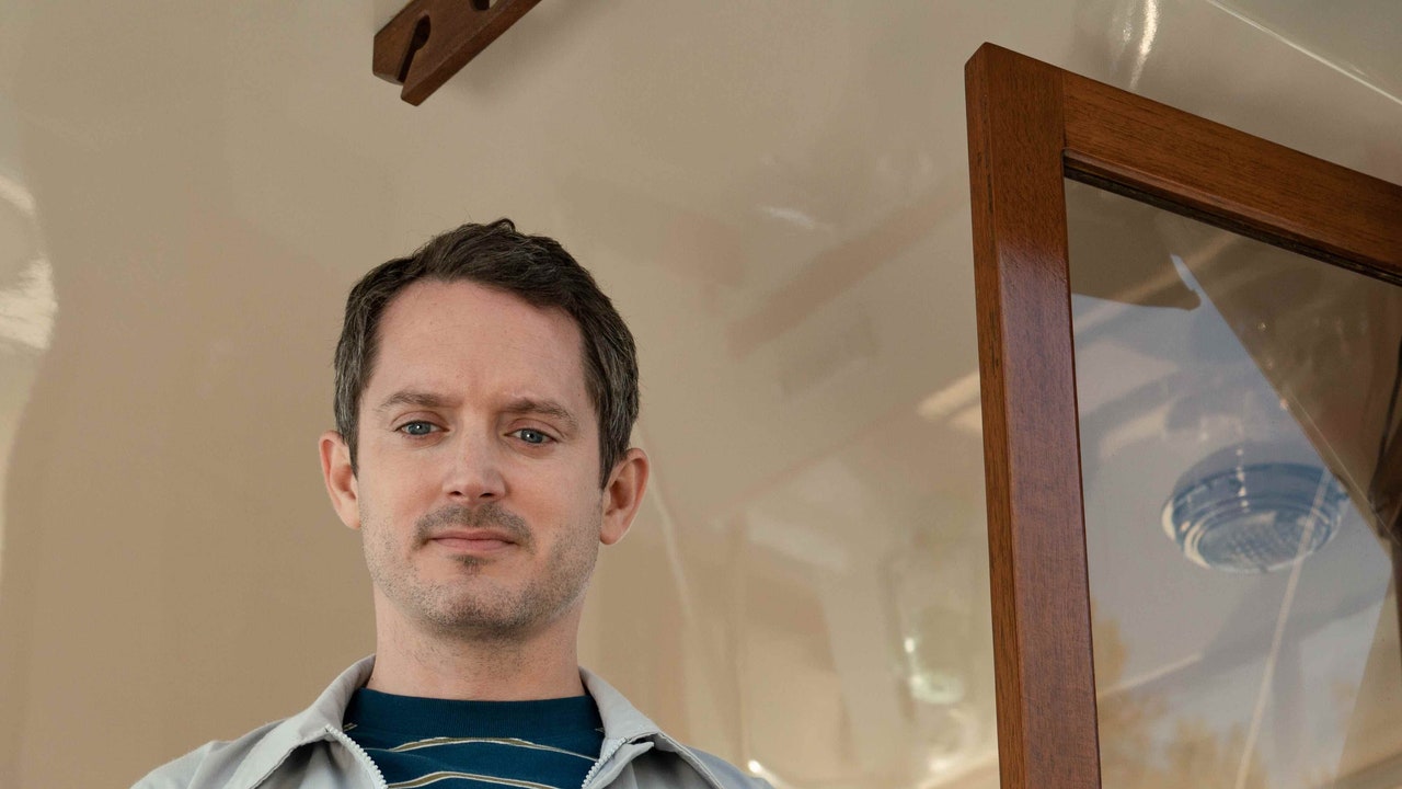 Elijah Wood găsește bucurie în intriga violentă a Vestelor Galbene