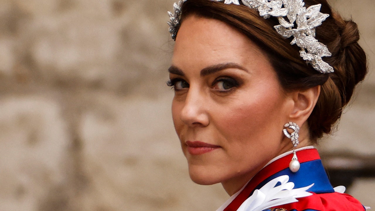 Prințesa Kate purtând Alexander McQueen la încoronarea regelui Charles