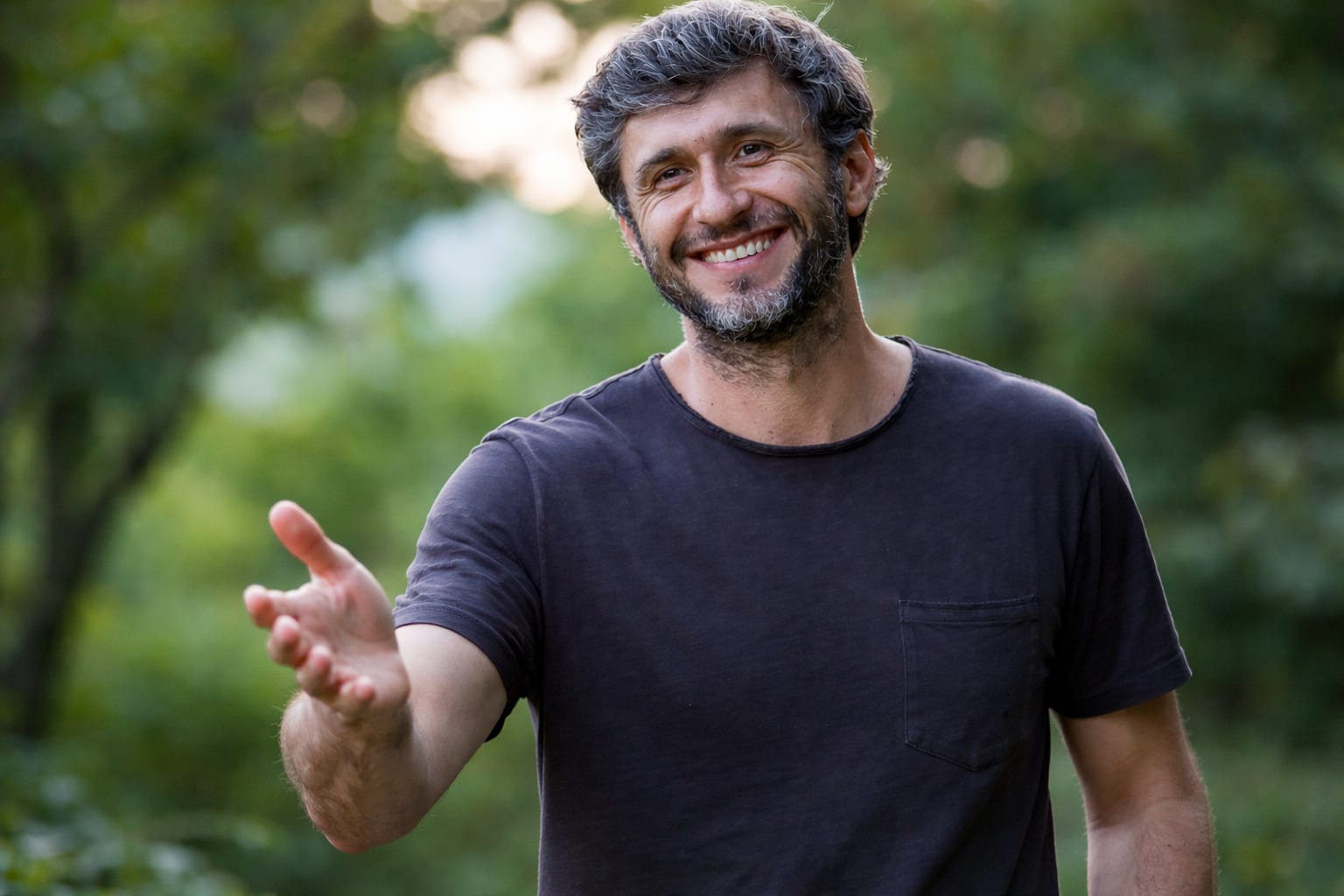 Dragoș Bucur a explicat cum își împarte cu Dana Nălbaru rolurile de părinți pentru cei trei copii