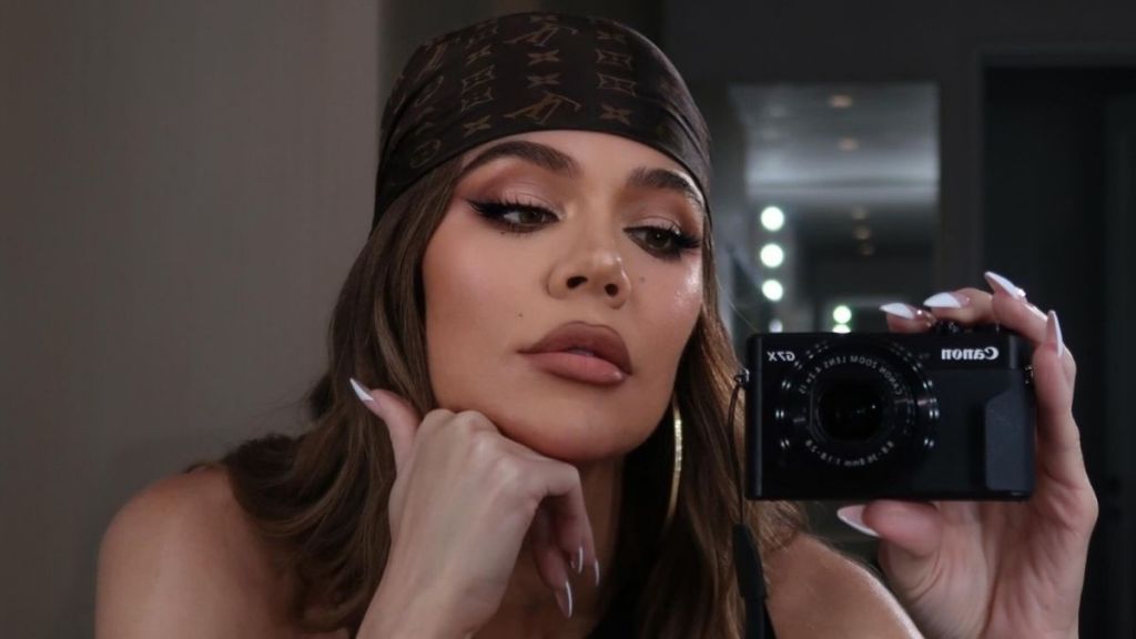 Khloe Kardashian a lansat parfumul XO BLUE în Europa exclusiv prin Douglas Cosmetics