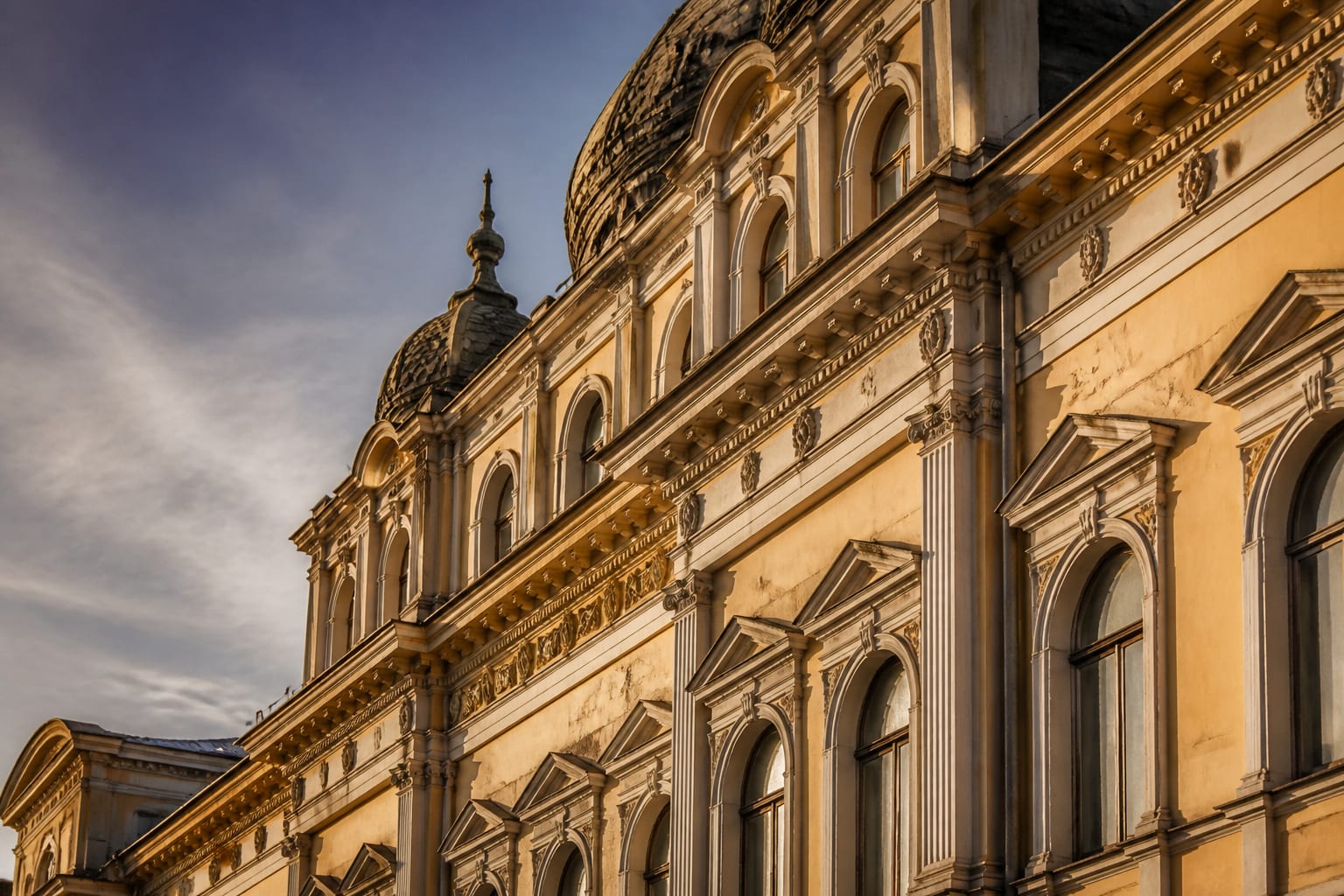 Un fost oficiu poștal din Brașov a fost transformat într-un apartament de 44 mp