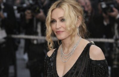 Madonna și-a sărbătorit aniversarea de 68 de ani în Grecia, printr-o vizită la Meteora
