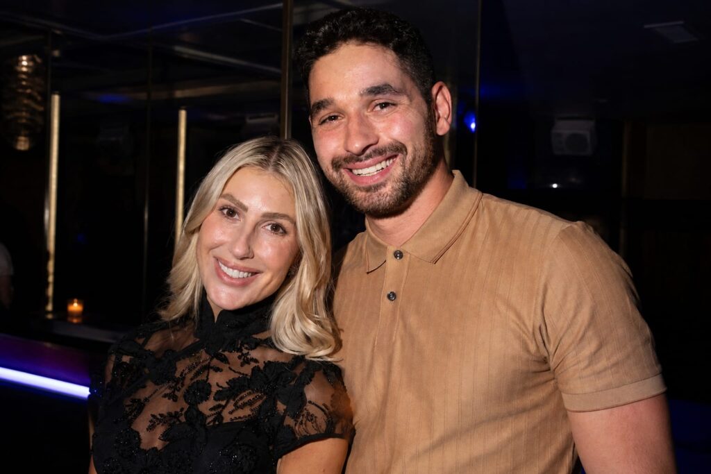 Emma Slater spune că relația cu Alan Bersten o ajută în sezonul 35 din „Dancing With the Stars”