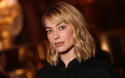 Margot Robbie apare ca Margot Elise Ackerley în actele firmei și își păstrează numele profesional