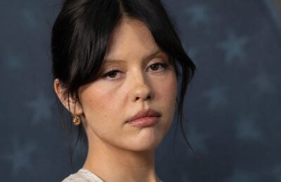 Mia Goth cere să depună mărturie prin videoconferință, de teamă să stea în aceeași încăpere cu James Hunter